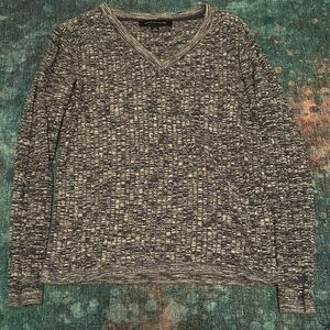 LIGHTWEIGHT BLUE SWEATER SIZE MEDIUM